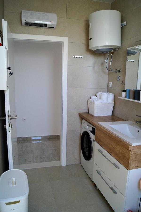 Apartment Ivona With Beautiful Seaview Makarska Exterior photo